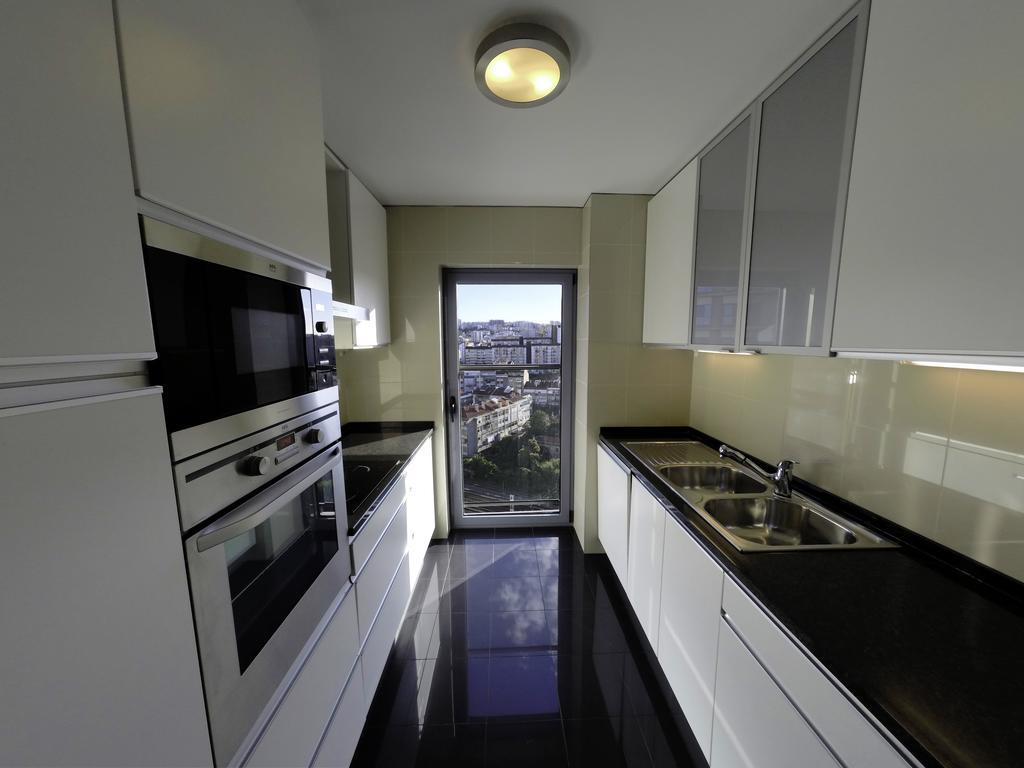 Finest Rentals - Expo Riverside Lisbon Room photo